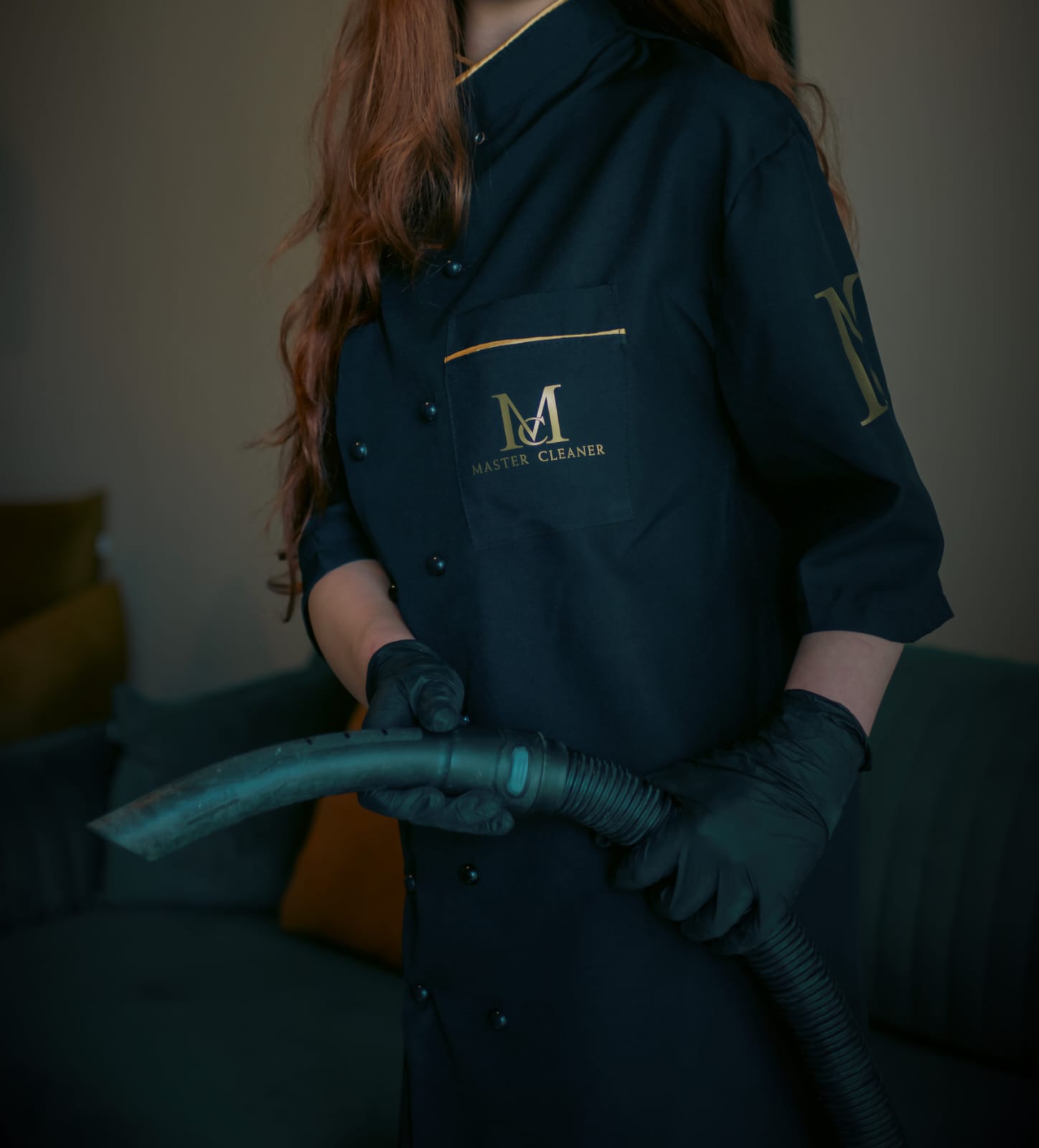 Extraction cleaning of a sofa